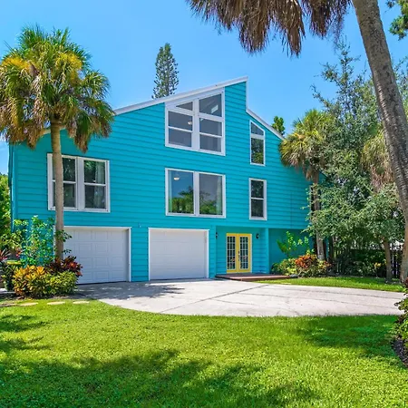 Palm Paradise - Pet Friendly Home On Siesta Key W/ Large Heated Private Pool & Outdoor Area!